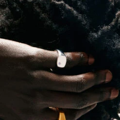 Silver Amethyst Birthstone Ring -SERGE DENIMES Shop Silver Amethyst Birthstone Ring Model Shot e567701b 28da 4a95 8e4d 64caf1614b3e