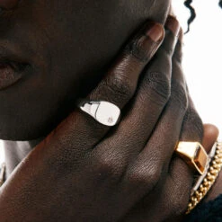 Silver Aquamarine Birthstone Ring -SERGE DENIMES Shop Silver Birthstone Ring Model Shot 0f8e751a 0ac9 41cb 8c48 a93fd33fb4c0