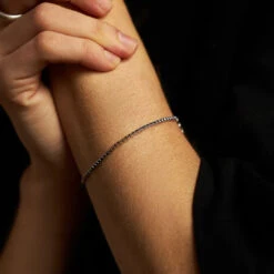 Silver Box Chain Bracelet 18 Silver Box Chain Bracelet -SERGE DENIMES Shop Silver Box Chain Bracelet Model