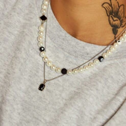 Silver Black Blush Necklace 16 Silver Black Blush Necklace -SERGE DENIMES Shop Silver Pearl Black Bead Necklace Model Female f7c50c95 0de8 4d00 a339 4da6fd9f6ebe