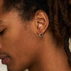 Silver Twist Hoop Earring 17 Silver Twist Hoop Earring -SERGE DENIMES Shop Silver Twist Hoop Earring Model Shot